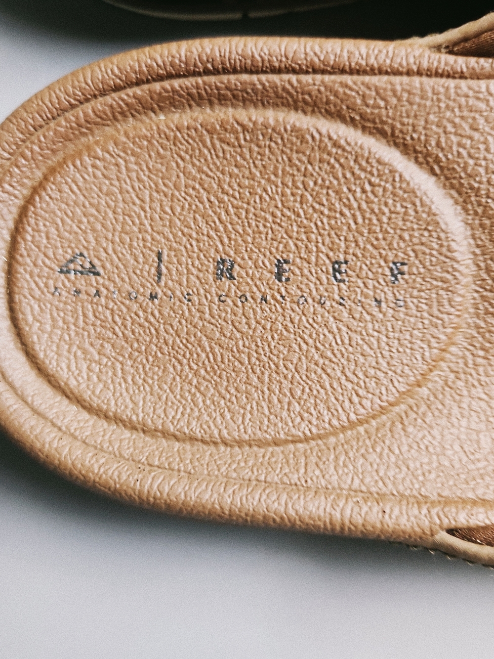 Reef Men's Phantom Bonzer Tan Flip-Flops - Picture 3 of 7